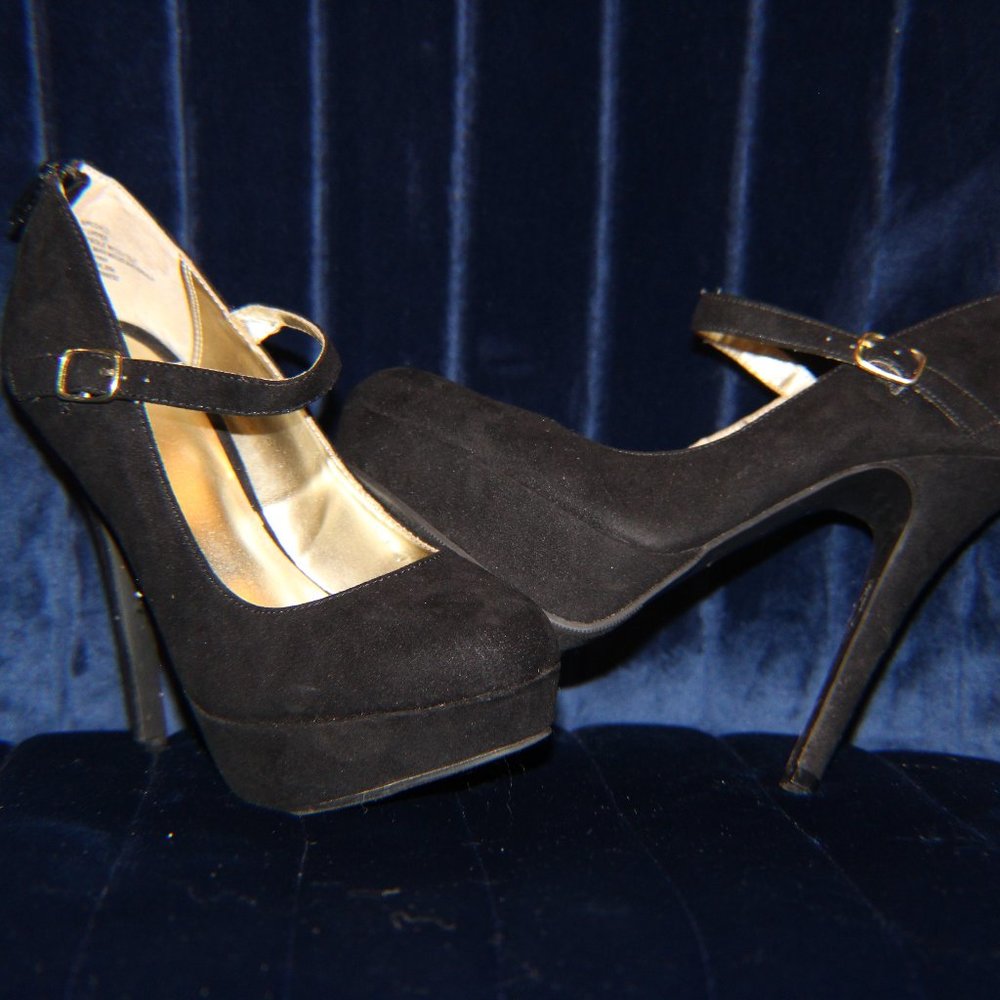 Like New, Black size 7M Material Girl High Heels